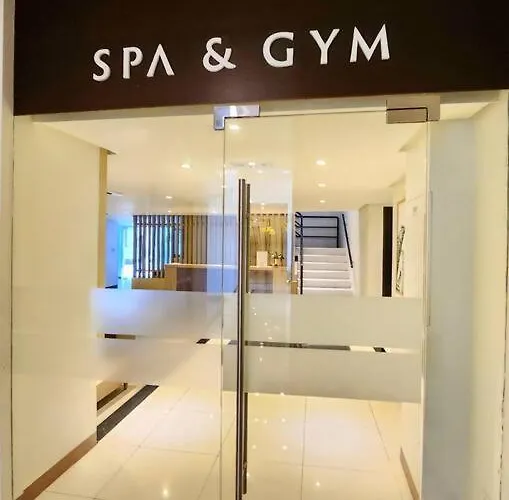 Bgc Uptown Parksuites King Bed With Balcony Sunset And View Manila