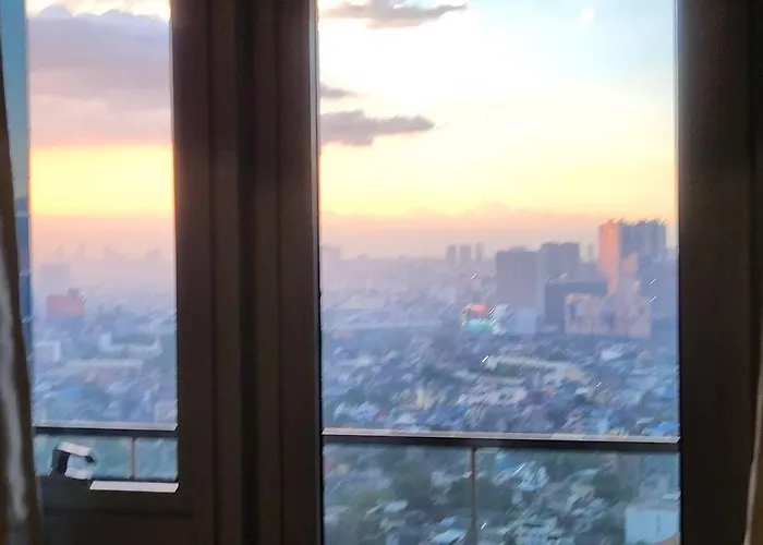 Bgc Uptown Parksuites King Bed With Balcony Sunset And View