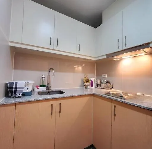Bgc Uptown Parksuites King Bed With Balcony Sunset And View Manila