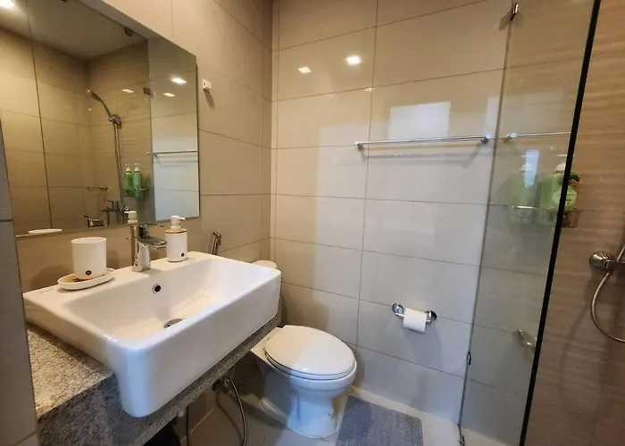 Bgc Uptown Parksuites King Bed With Balcony Sunset And View Apartment Manila
