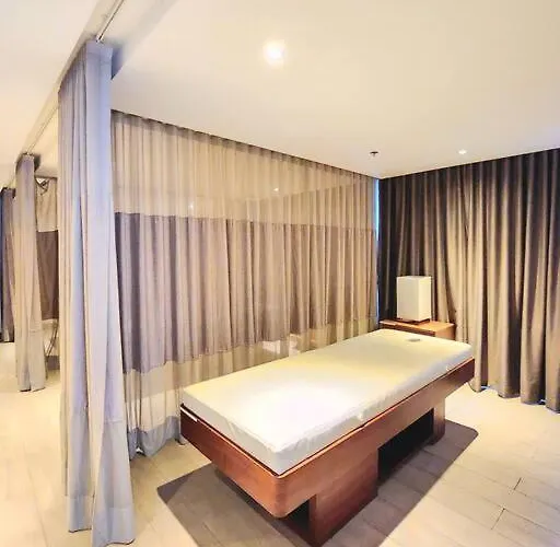 Apartment Bgc Uptown Parksuites King Bed With Balcony Sunset And View Manila