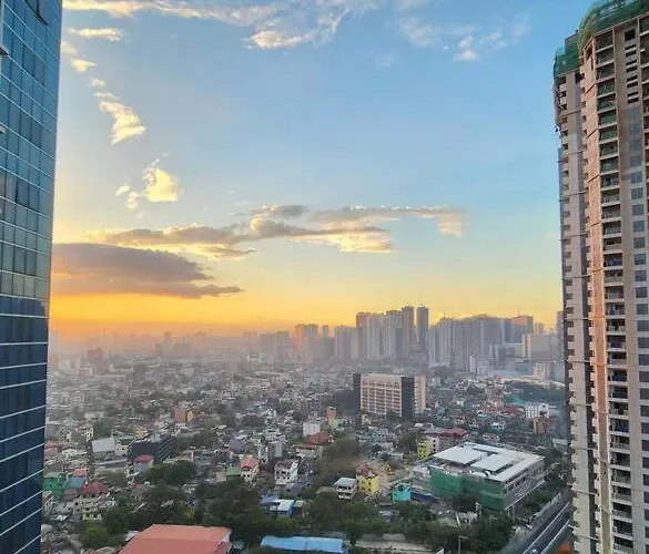 Bgc Uptown Parksuites King Bed With Balcony Sunset And View Manila