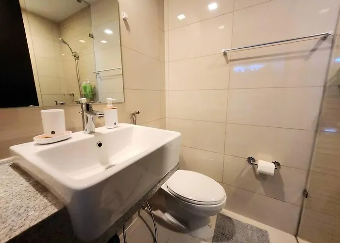 Bgc Uptown Parksuites King Bed With Balcony Sunset And View Apartment Manila