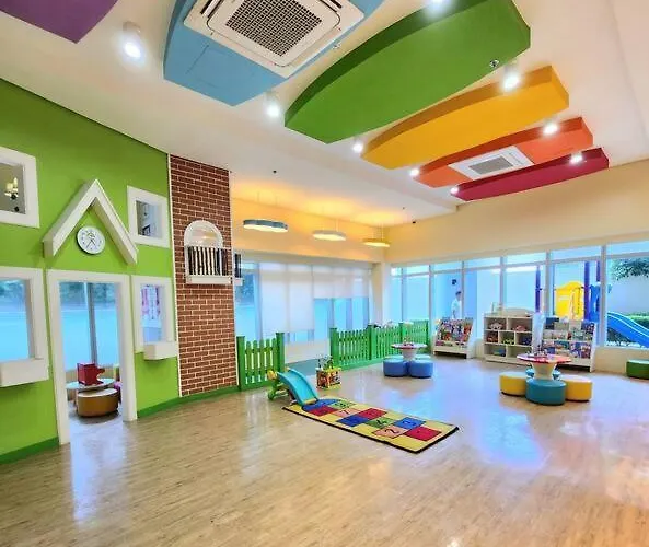 Bgc Uptown Parksuites King Bed With Balcony Sunset And View * Manila