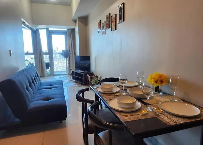 Bgc Uptown Parksuites King Bed With Balcony Sunset And View Apartment
