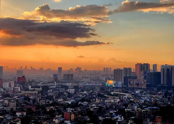 Bgc Uptown Parksuites King Bed With Balcony Sunset And View Apartment Manila