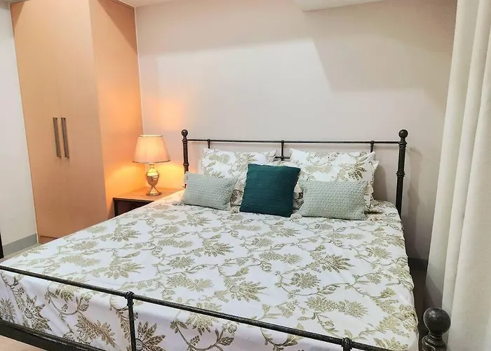 Bgc Uptown Parksuites King Bed With Balcony Sunset And View *